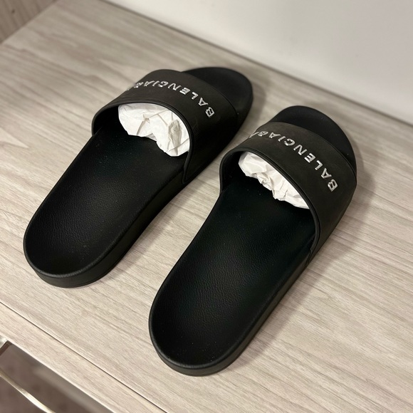 Balenciaga Pool Slide Sandal - Picture 7 of 11